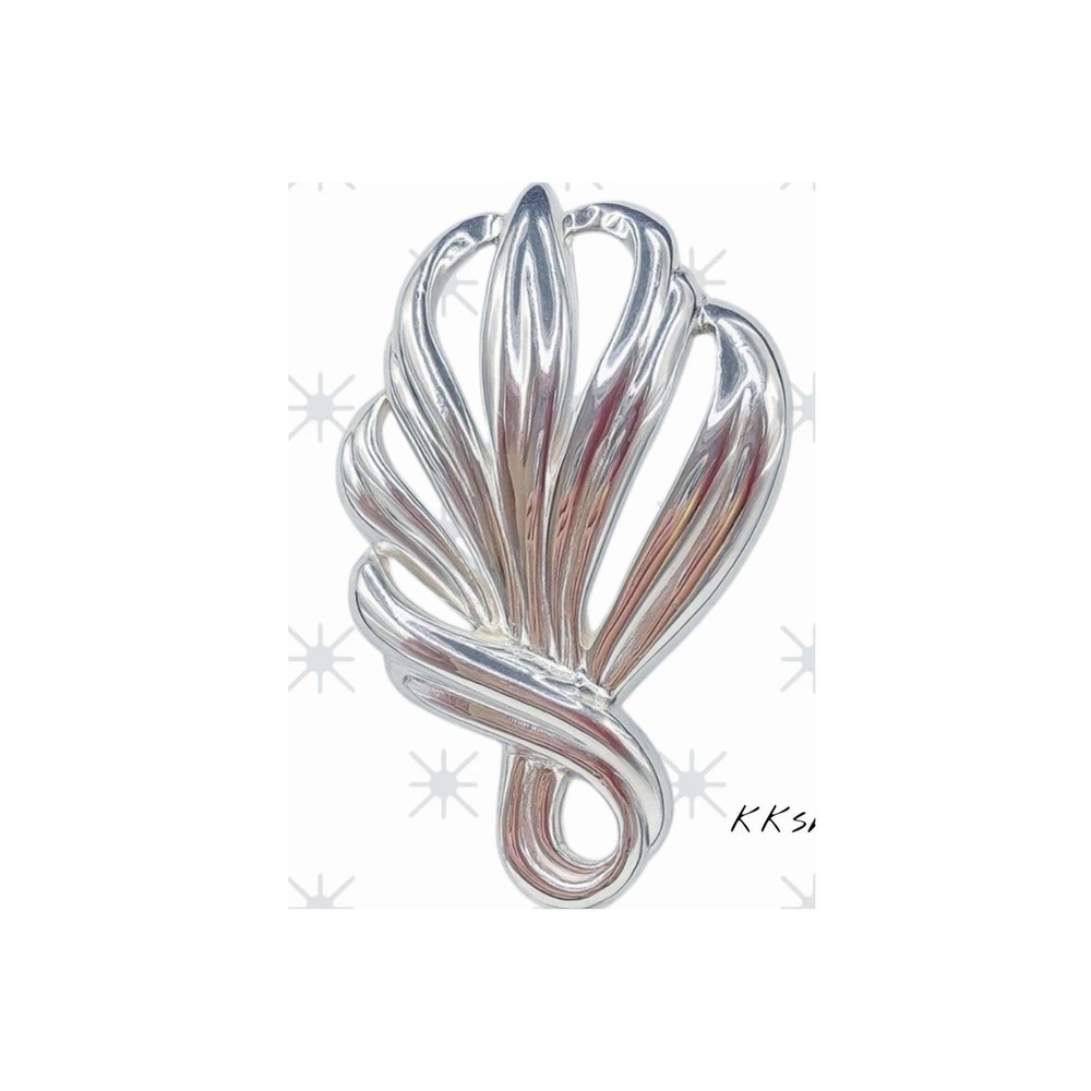 ✨ Vintage Monet Silver-Tone Ribbon‎ Brooch – 2 Inch Signed Pin